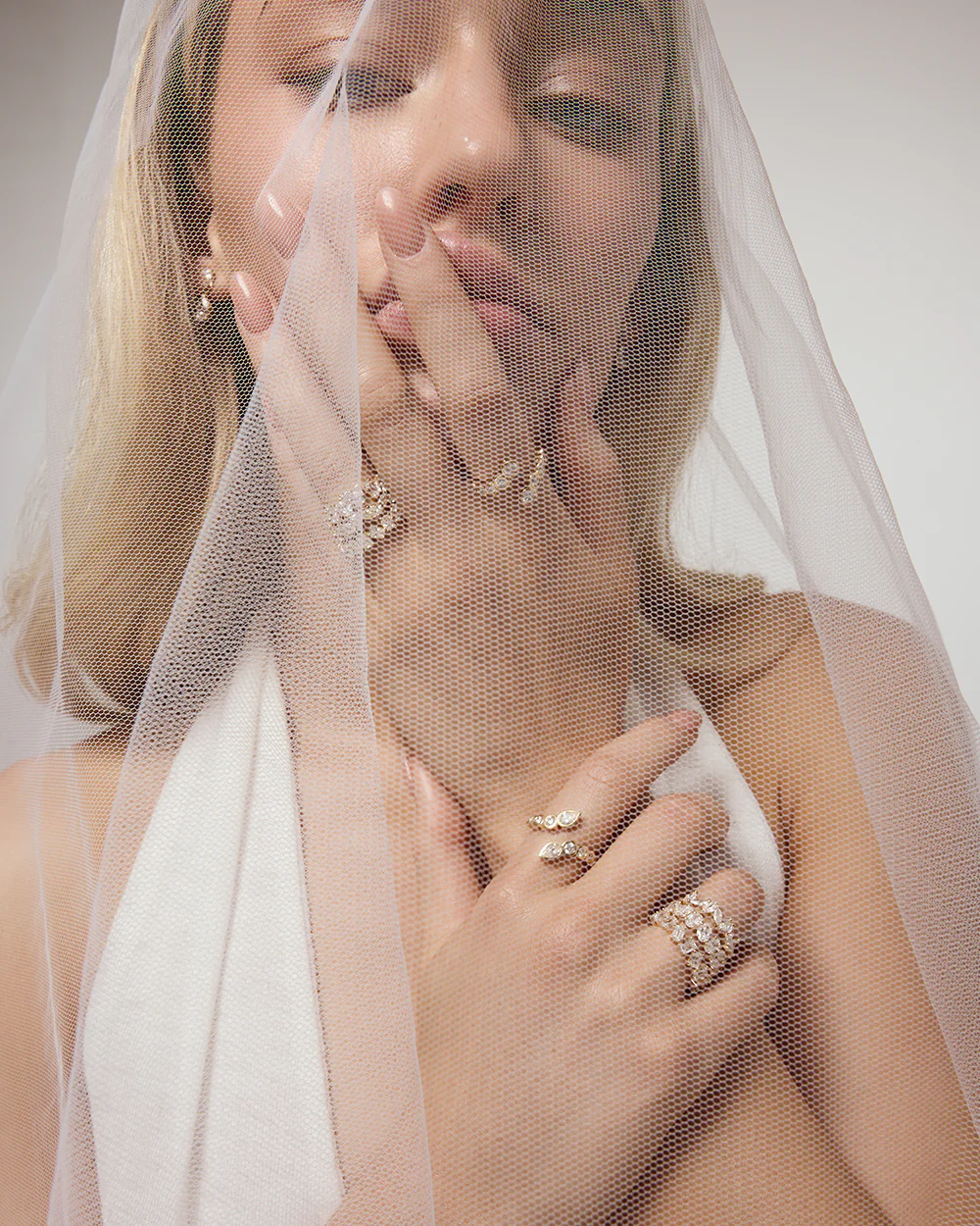 Elodie Round Bezel Wrap Ring - Image 10
