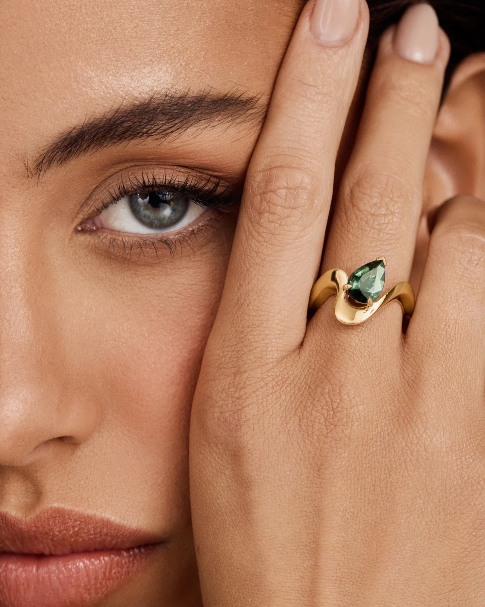Naia Parti Sapphire Ring - Image 2