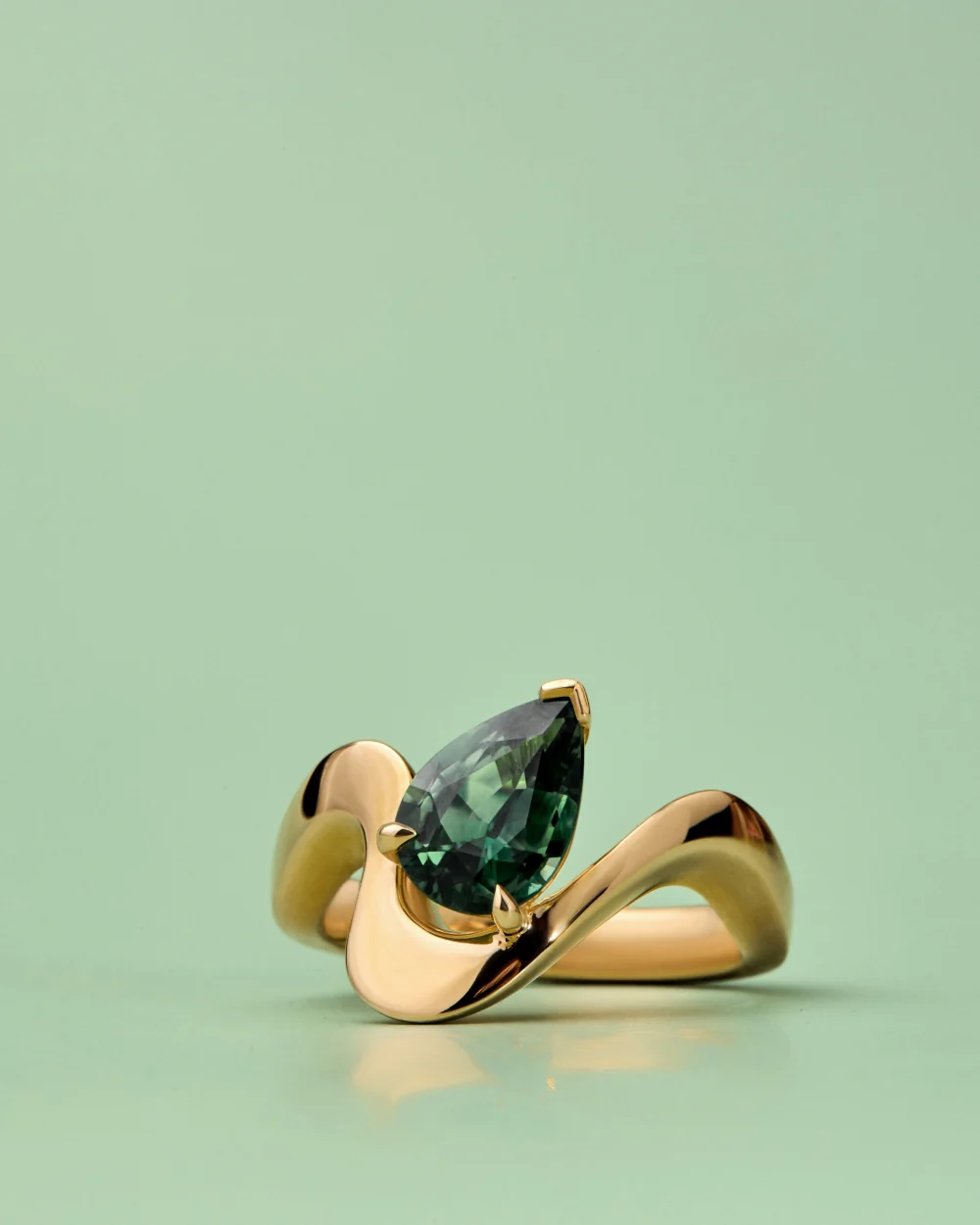 Naia Parti Sapphire Ring - Image 3